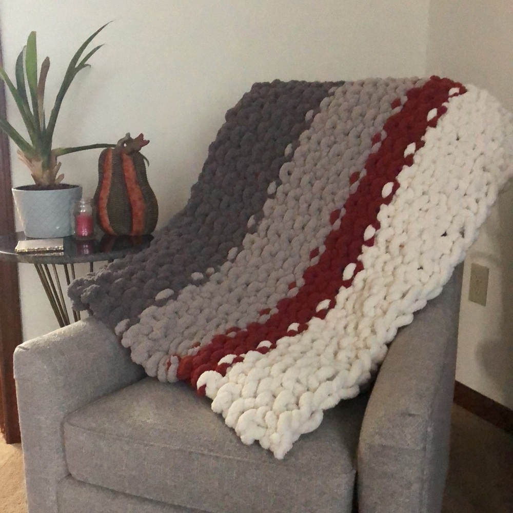 Hank Knitted Gray, Red, Cream Blanket